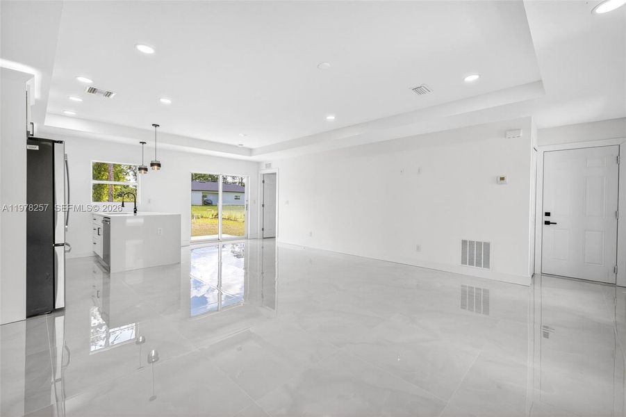 Spacious, unfurnished interior of a new home in , Lehigh Acres (Image 17).