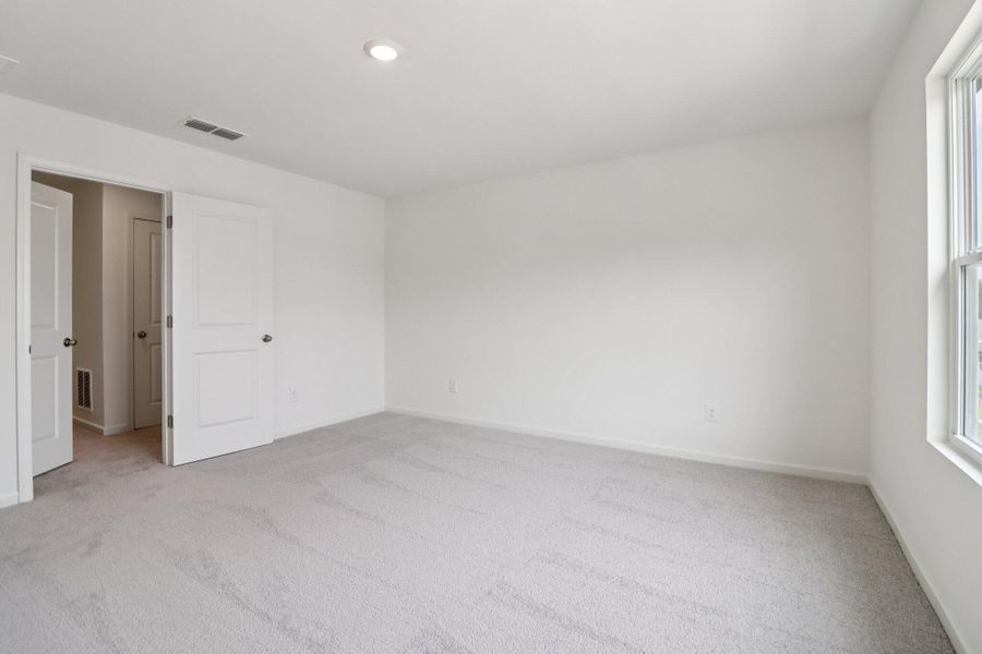 Spacious, unfurnished interior of a new home in Halstead, Moncks Corner (Image 15).