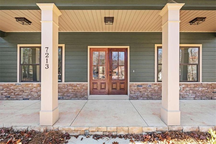 Exterior details and patio area of a home in , Villa Rica (Image 20).