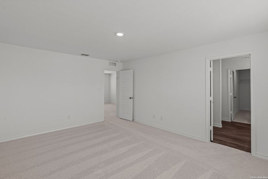 Spacious, unfurnished interior of a new home in Dove Song, Marion (Image 22).