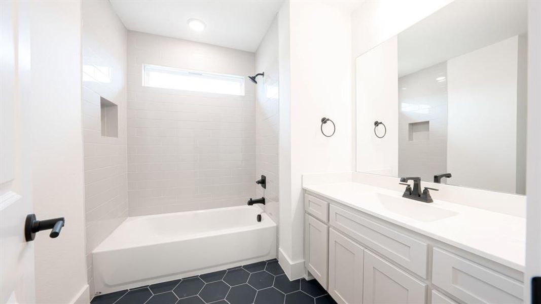 Furnished interior view inside a new home in Edgewood Creek, Celina (Image 14).
