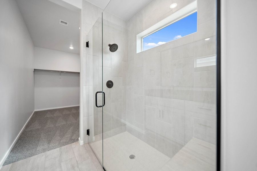 Representative unfurnished interior of a home built from the Capitan by Hakes Brothers in Summer Sky North, El Paso (Image 25).