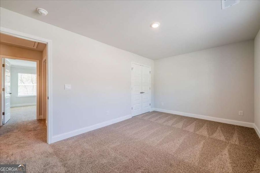 Spacious, unfurnished interior of a new home in Carson's Walk, Macon (Image 35).