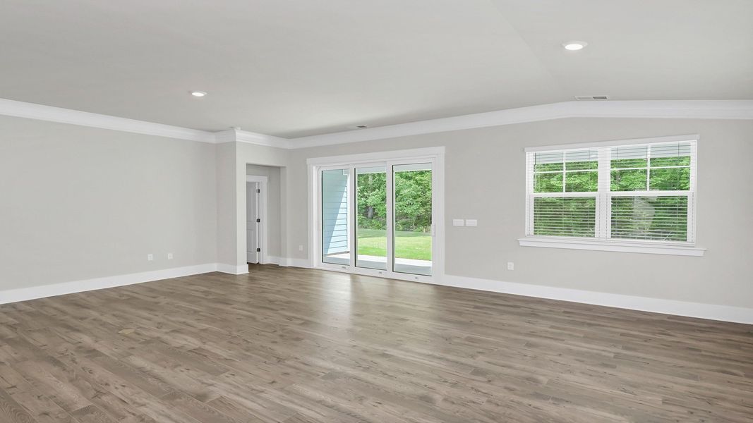 Spacious, unfurnished interior of a new home in Livingston Woods, Irmo (Image 14).