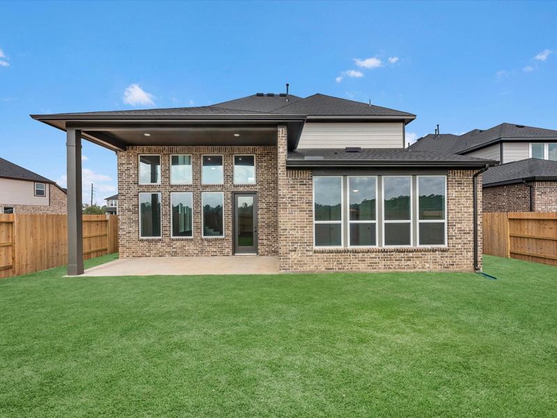 Exterior details and patio area of a home in Oakhill Reserve, Tomball (Image 3).