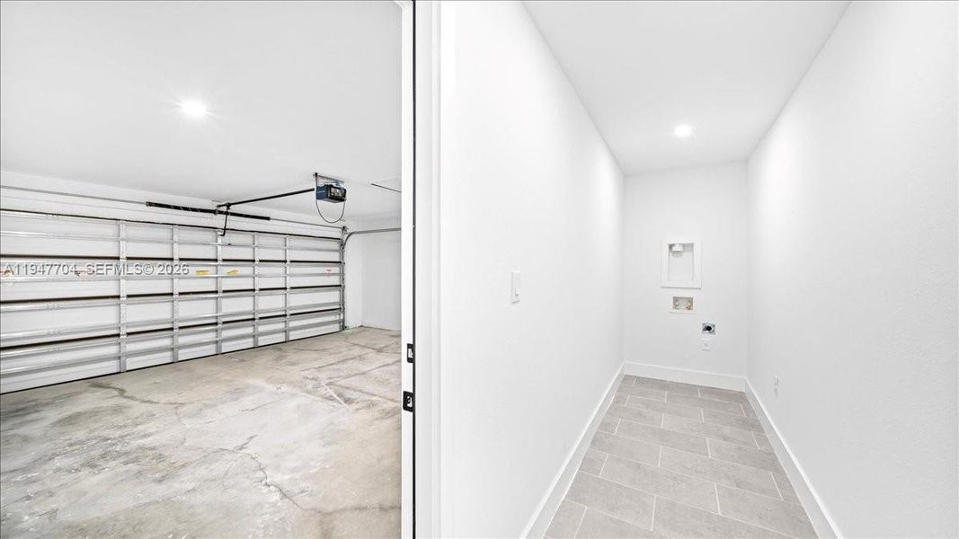 Spacious, unfurnished interior of a new home in , Cape Coral (Image 18).