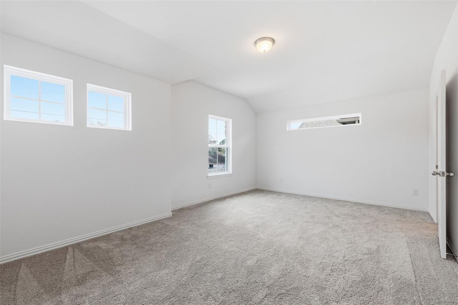 Spacious, unfurnished interior of a new home in Beamer Villas, Friendswood (Image 19).