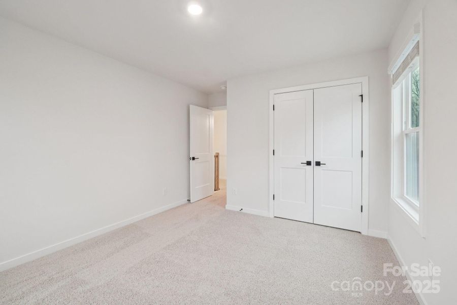 Spacious, unfurnished interior of a new home in Oak Grove Hill, Huntersville (Image 19).