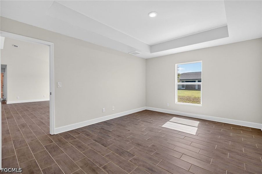 Spacious, unfurnished interior of a new home in Cape Coral, Cape Coral (Image 18).