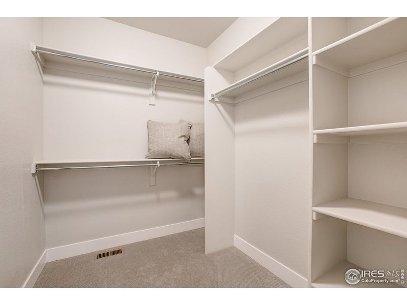 Spacious, unfurnished interior of a new home in The Lakes at Centerra - The Shores, Loveland (Image 18).