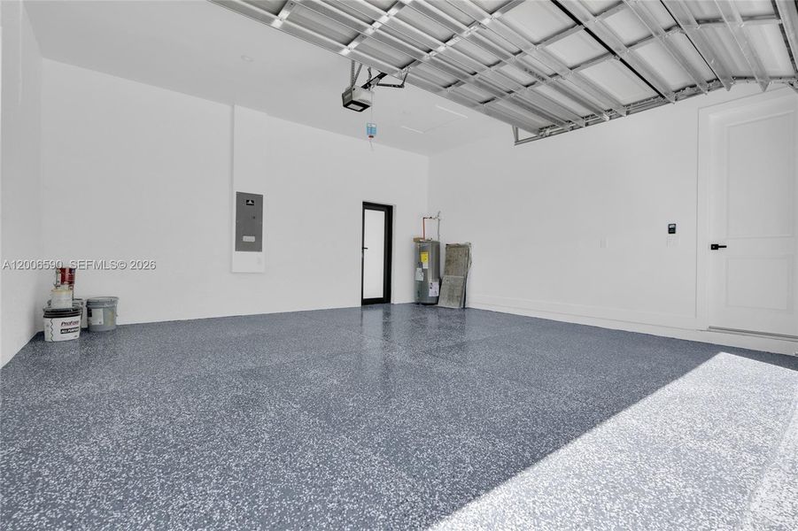Spacious, unfurnished interior of a new home in , Lehigh Acres (Image 22).