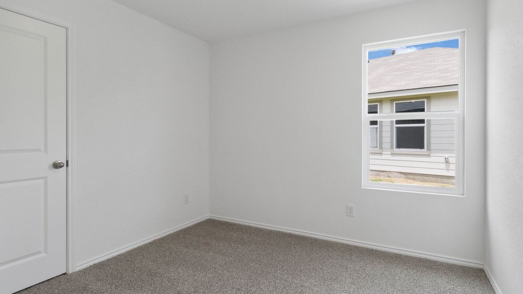 Representative unfurnished interior of a home built from the T30A Atlanta by D.R. Horton in Riverfield, Josephine (Image 16).