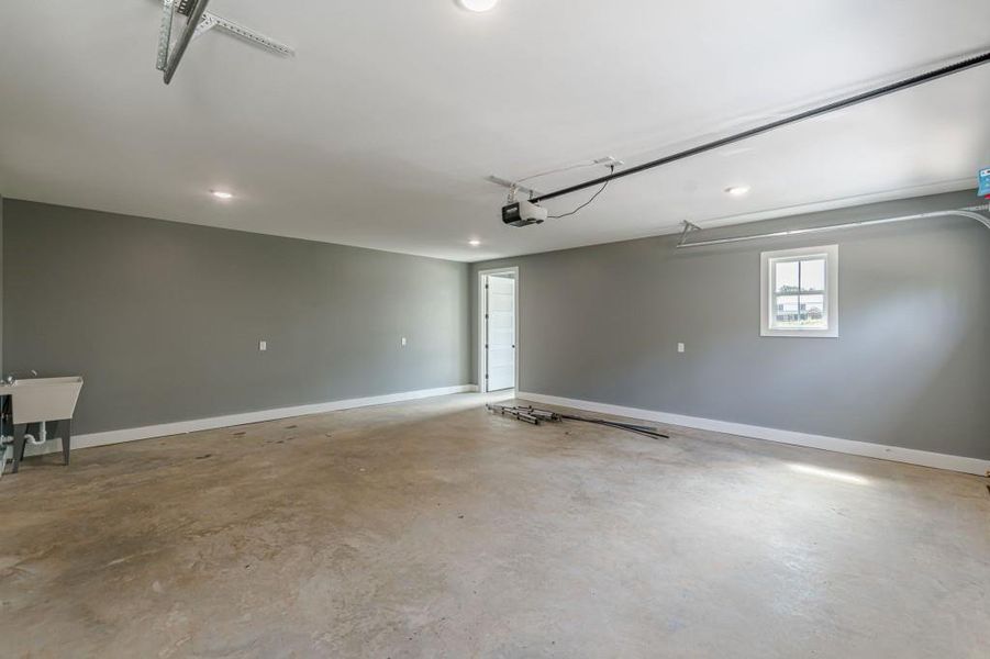 Spacious, unfurnished interior of a new home in , Bremen (Image 47).