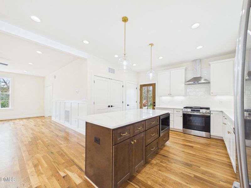 CAM01608G0-PR0128-STILL034