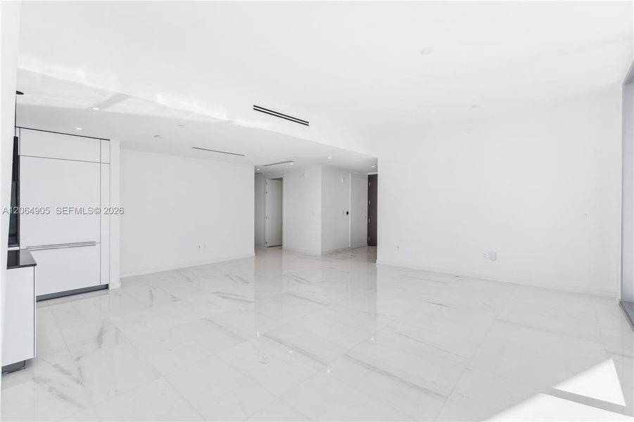 Spacious, unfurnished interior of a new home in , Miami (Image 16).
