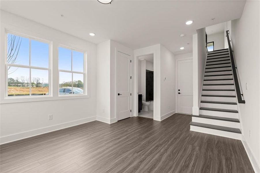 Spacious, unfurnished interior of a new home in , Alpharetta (Image 17).
