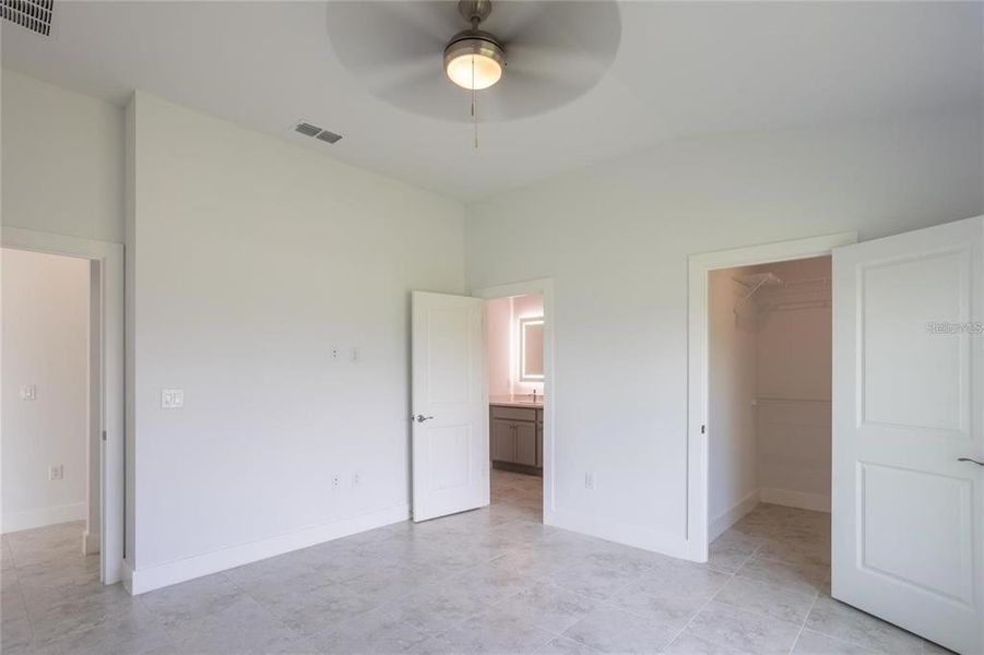 Spacious, unfurnished interior of a new home in , Port Charlotte (Image 21).