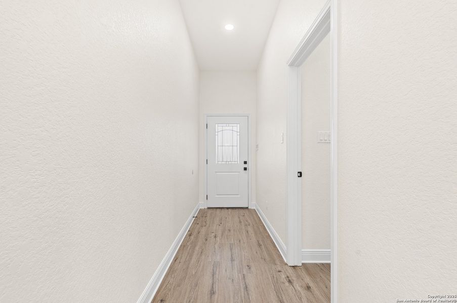 Spacious, unfurnished interior of a new home in , La Vernia (Image 31).