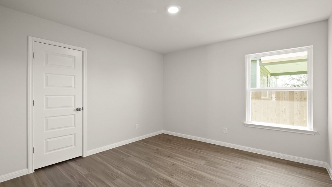 Spacious, unfurnished interior of a new home in Timber Creek, San Antonio (Image 14).
