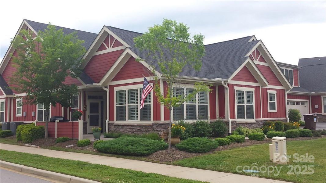 Photo Similar Photo Similar