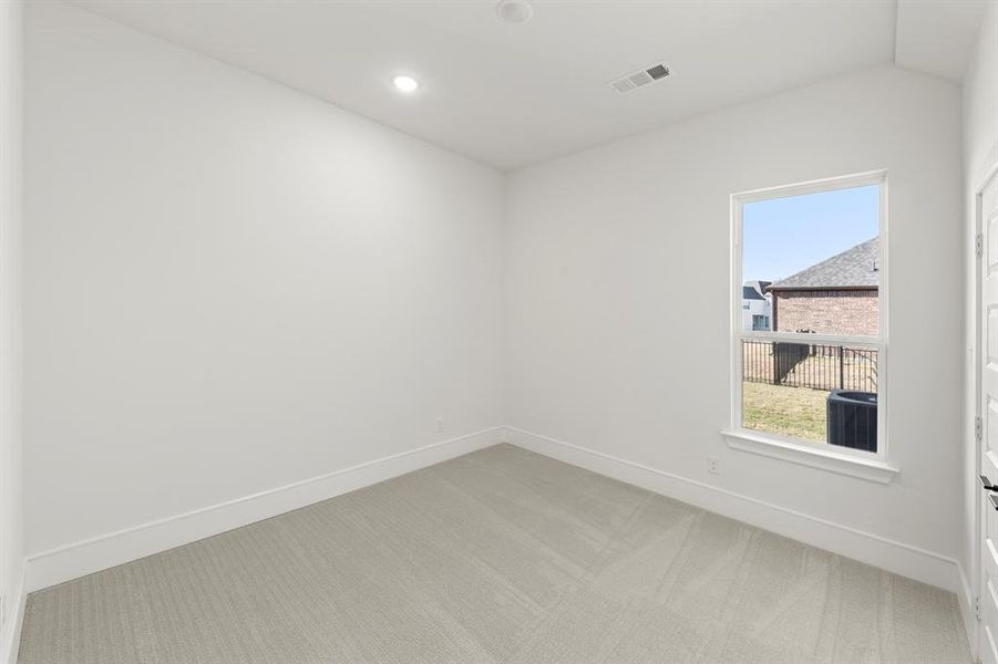 Spacious, unfurnished interior of a new home in Heath Golf and Yacht: Elegante' Series, Heath (Image 23).