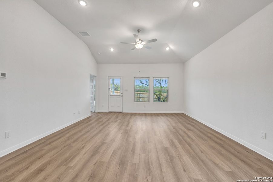 Spacious, unfurnished interior of a new home in Paloma Park, Converse (Image 43).