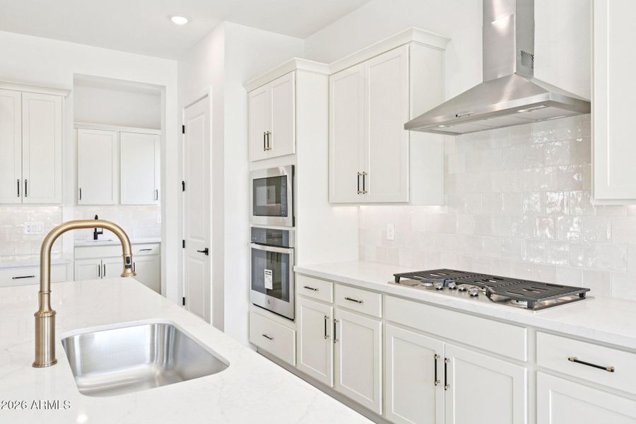 19-web-or-mls-E Twin Acres Dr-S1103-019