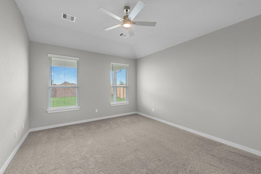 Spacious, unfurnished interior of a new home in Briarwood Crossing, Rosenberg (Image 17).