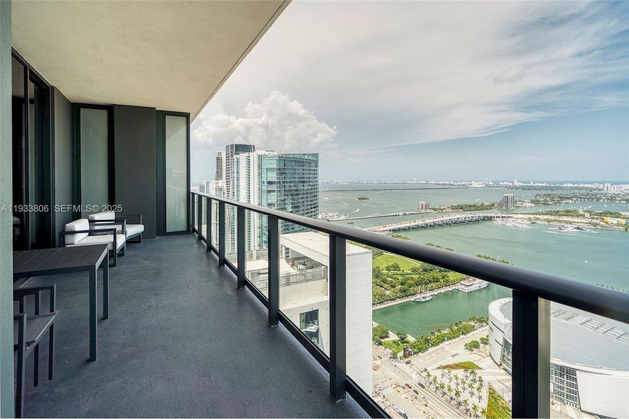 Condo located in Miami, FL showcasing its design and architecture (Image 24).