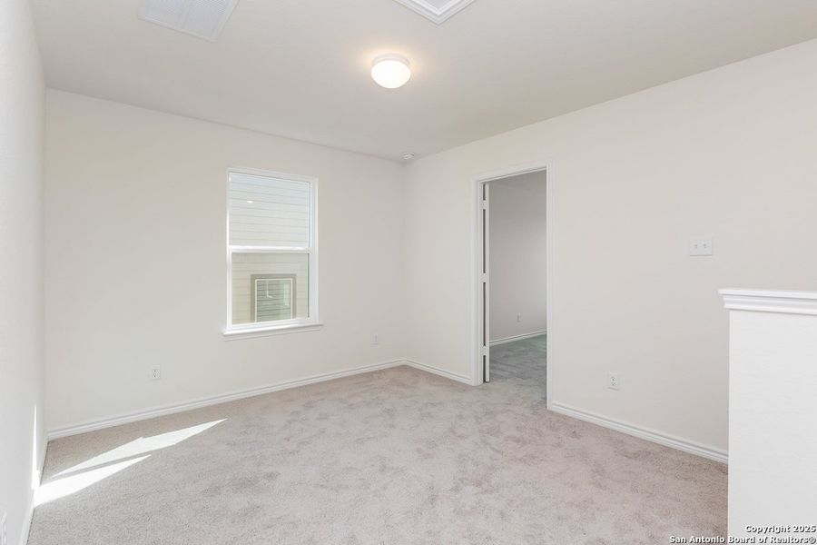 Spacious, unfurnished interior of a new home in Knox Ridge, Converse (Image 9).