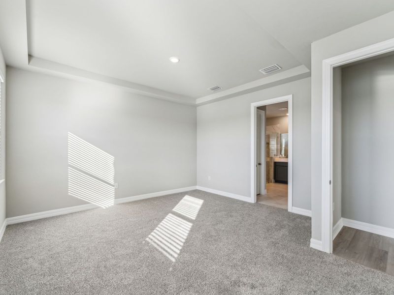 Spacious, unfurnished interior of a new home in Crescent Lakes - Signature Series, Punta Gorda (Image 19).