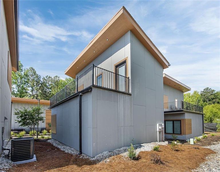 Exterior details and patio area of a home in , Union City (Image 22).