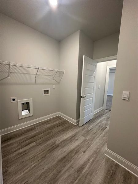 Spacious, unfurnished interior of a new home in Mirror Lake, Villa Rica (Image 24).