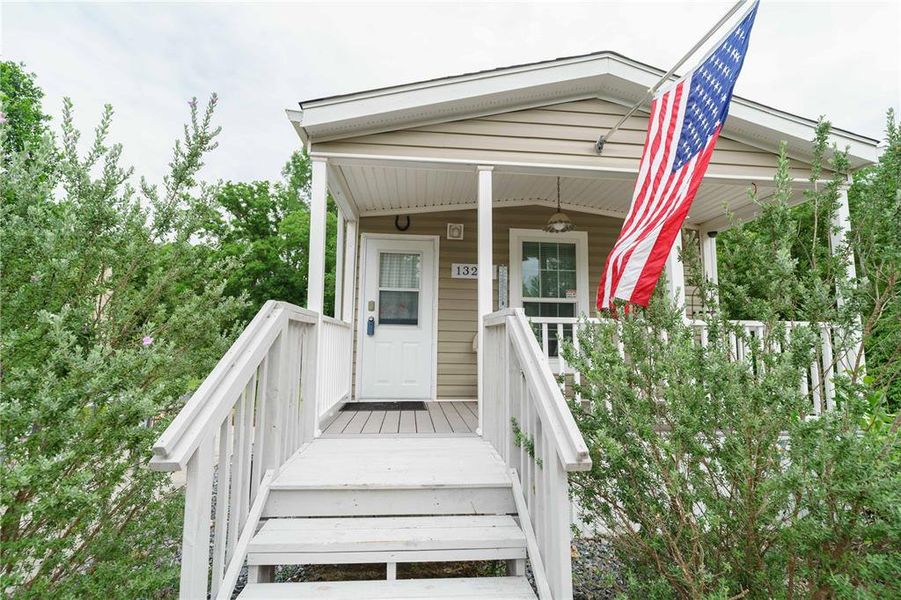 Exterior details and patio area of a home in , Silver Springs (Image 22).