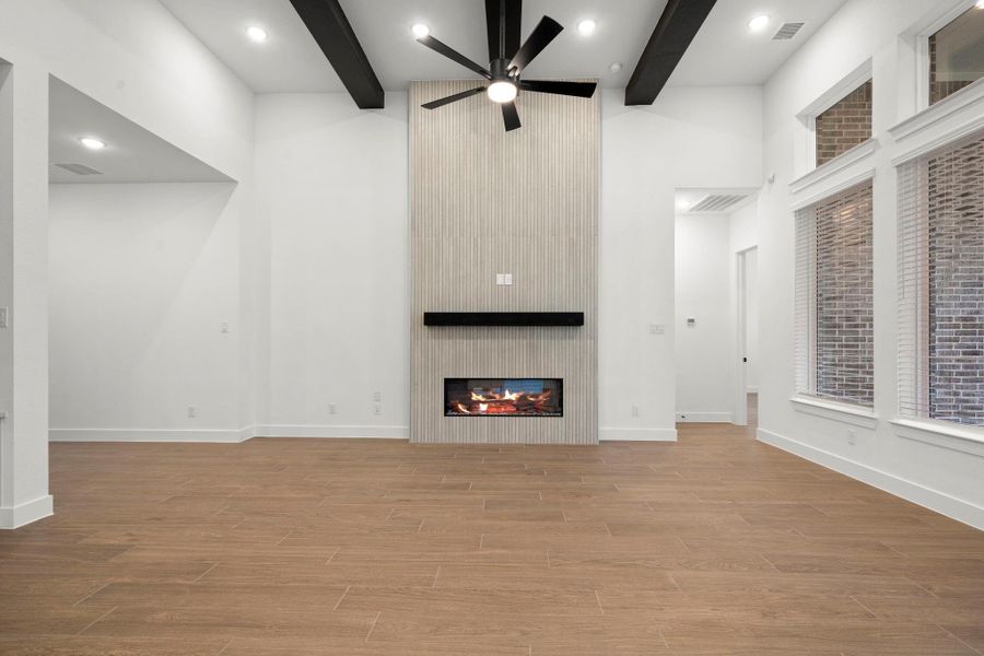 Spacious, unfurnished interior of a new home in Evergreen, Conroe (Image 22).