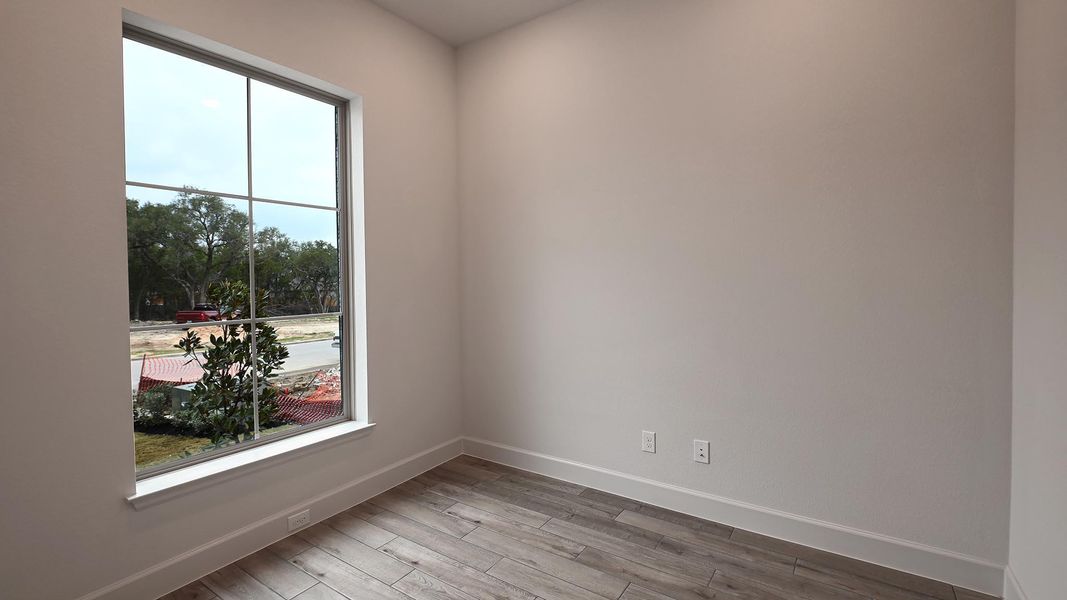 Spacious, unfurnished interior of a new home in 6 Creeks, Kyle (Image 20).