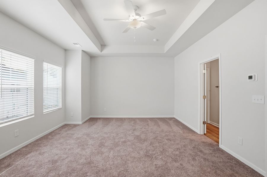 Spacious, unfurnished interior of a new home in Sloan Station, Charlotte (Image 18).