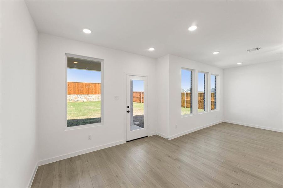 705 Tyronza-Dining-1