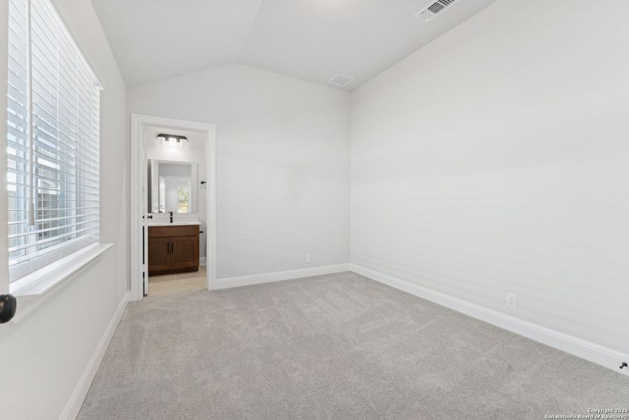 Spacious, unfurnished interior of a new home in Davis Ranch 60', San Antonio (Image 16).