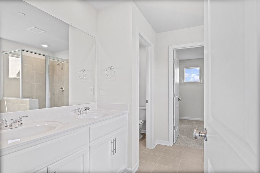 A bathroom with a sink and a mirror.