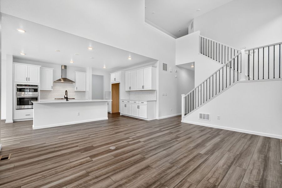 Spacious, unfurnished interior of a new home in Sterling Ranch Ascent Village, Littleton (Image 14).