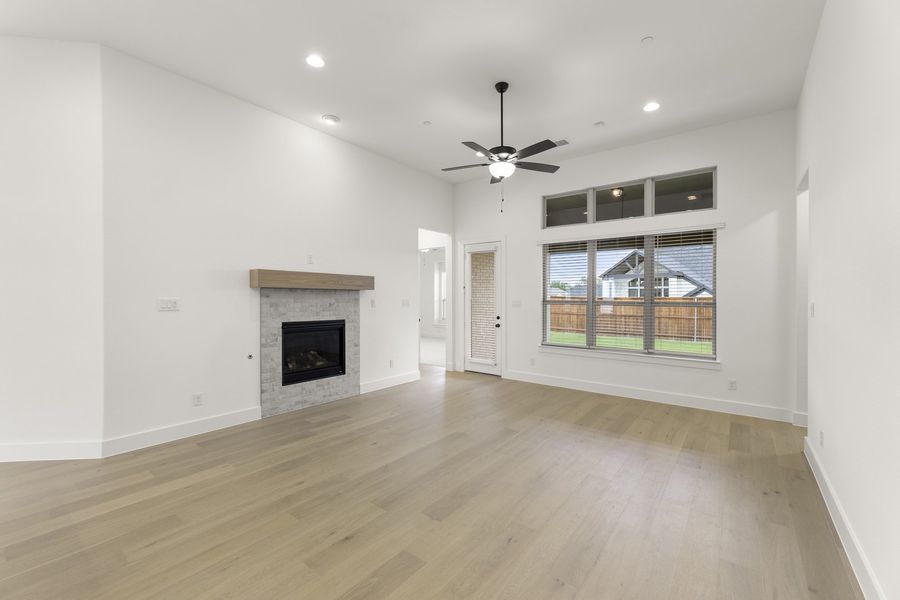 Spacious, unfurnished interior of a new home in Providence Cove, McKinney (Image 18).