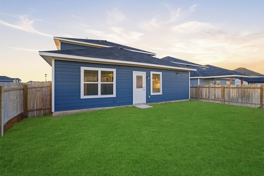 Exterior details and patio area of a home in Hunters Glen, Jarrell (Image 4).