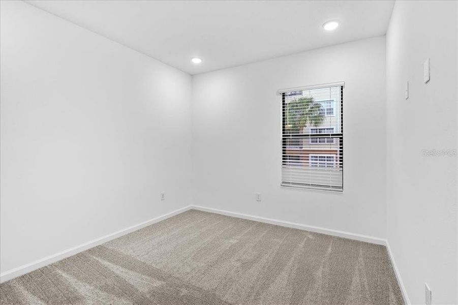 Spacious, unfurnished interior of a new home in , Orlando (Image 38).
