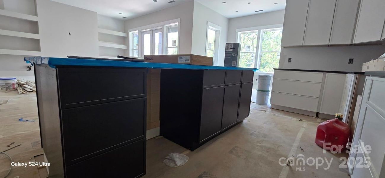 Image 4 of a home in .