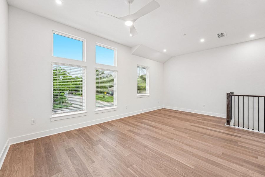 High ceilings and perfectly placedwindows, fill the entire area withnatural light. While tree-top views provide apeaceful backdrop. High ceilings and perfectly placedwindows, fill the entire area withnatural light. While tree-top views provide apeaceful backdrop.