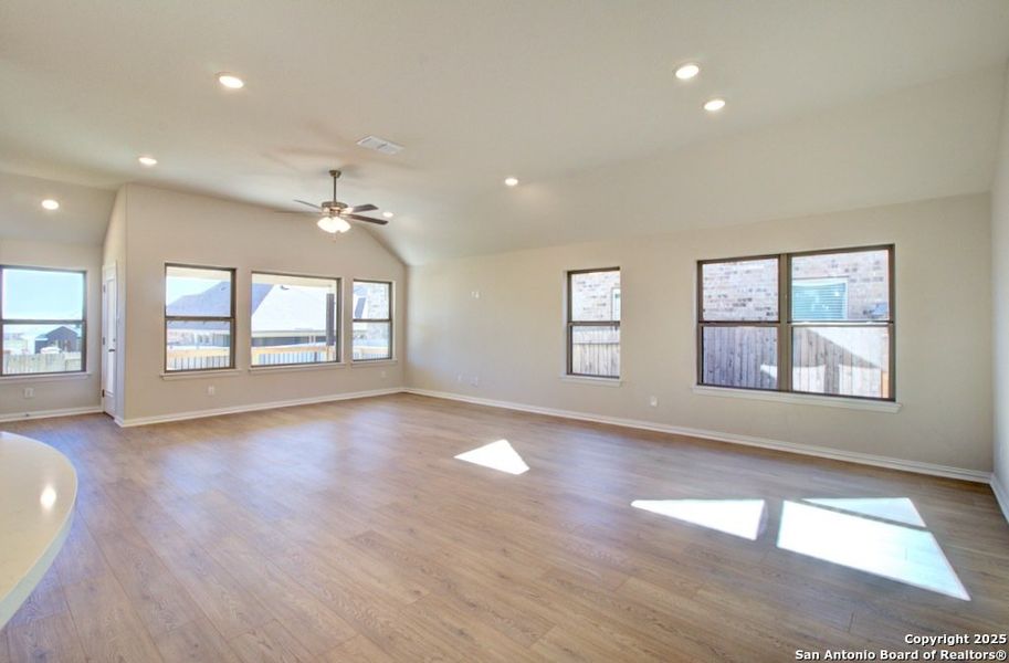 Spacious, unfurnished interior of a new home in Veramendi, New Braunfels (Image 4).