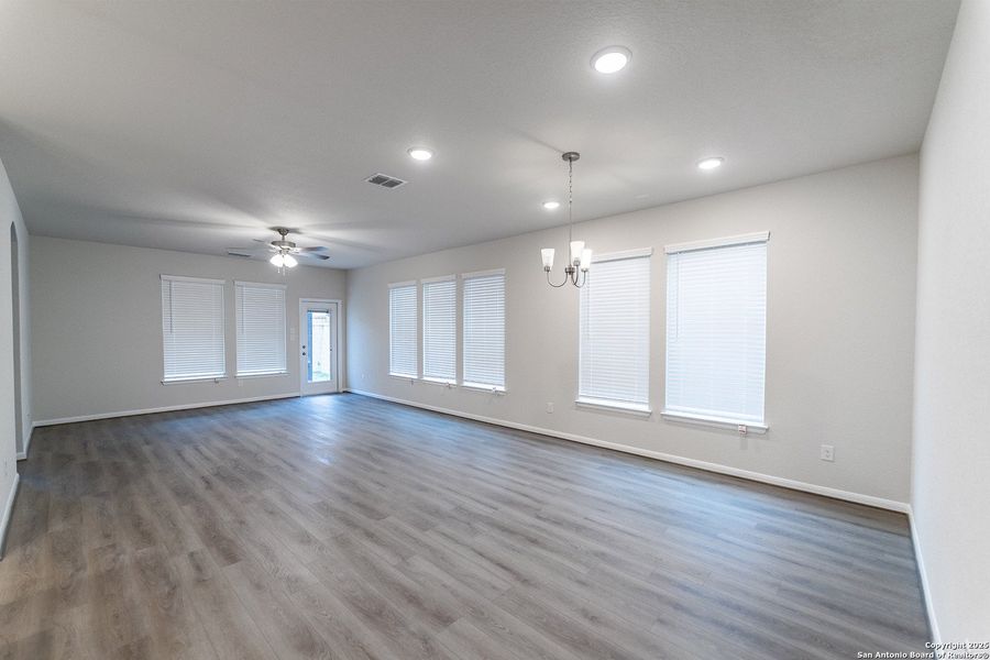 Spacious, unfurnished interior of a new home in Homestead, Schertz (Image 14).