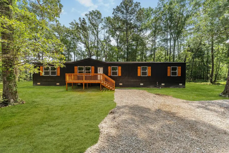 Exterior details and patio area of a home in , Conroe (Image 16).