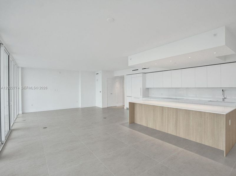Spacious, unfurnished interior of a new home in , Pompano Beach (Image 37).